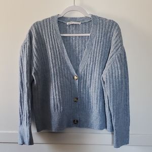 ZARA v neck button front cardigan sweater in blue size medium